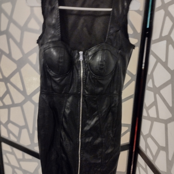 Leather zip up blashe dress - Picture 2 of 4